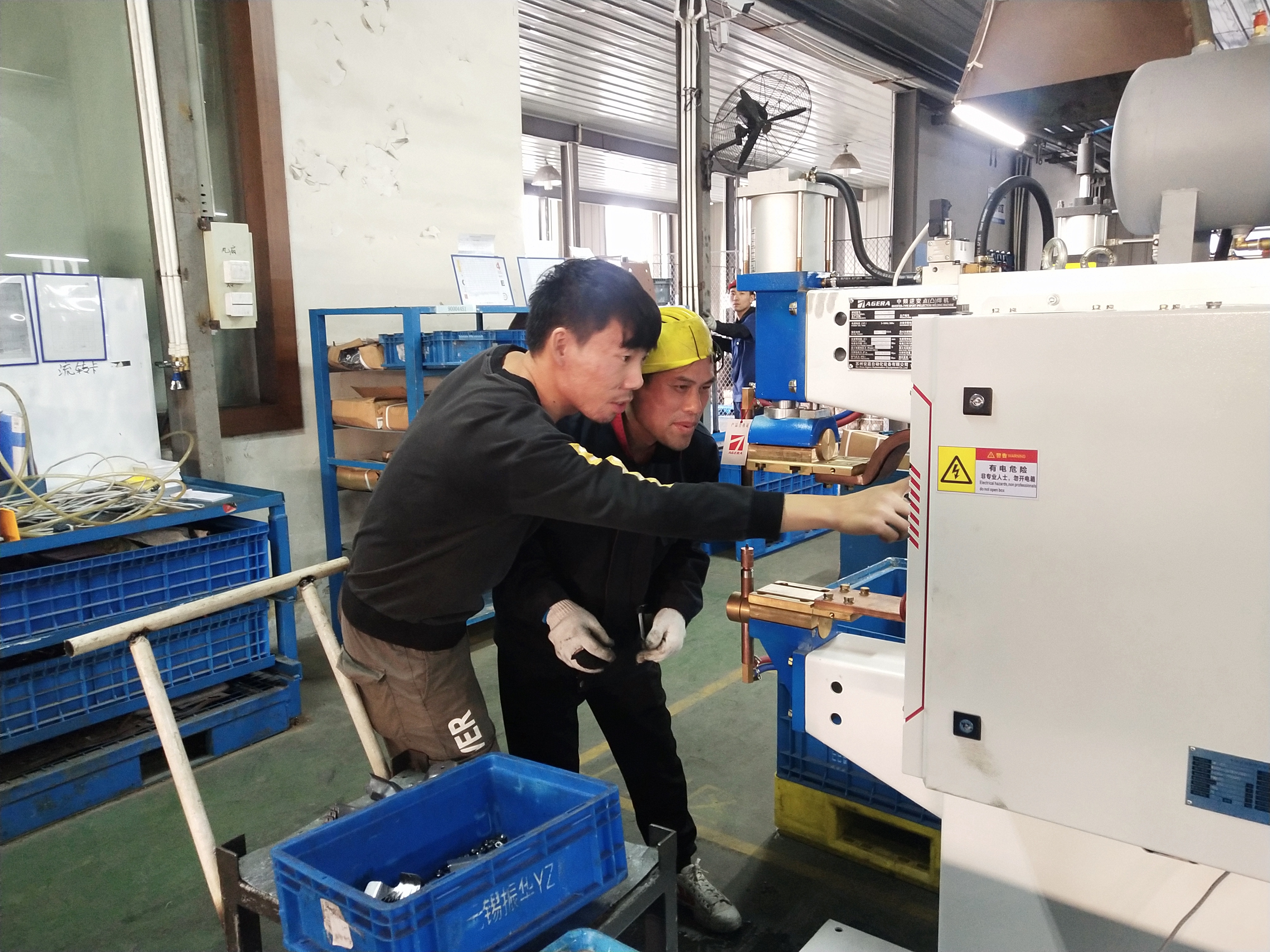 安嘉售后工程師給客戶現場培訓