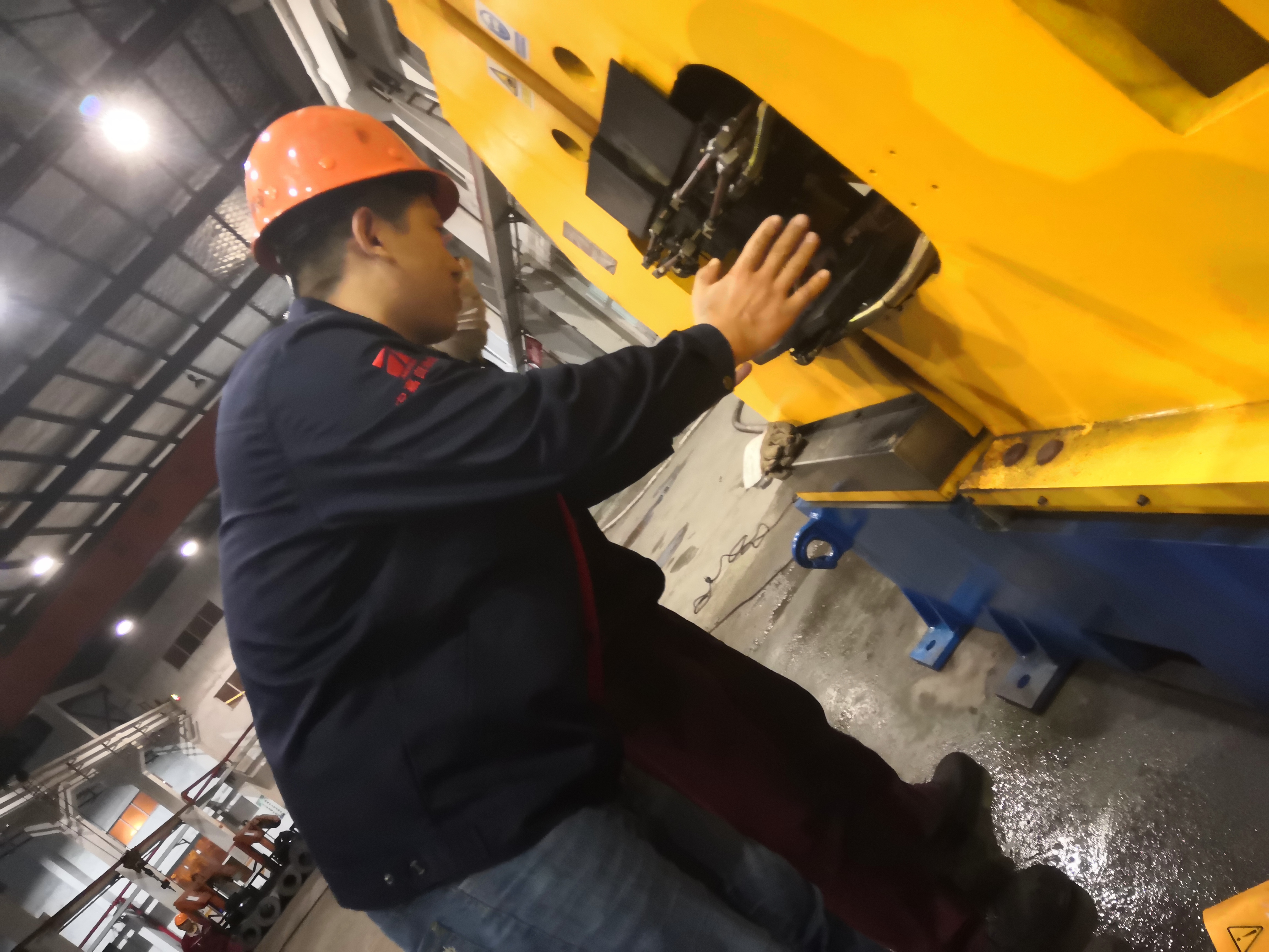 安嘉售后工程師給客戶現場培訓