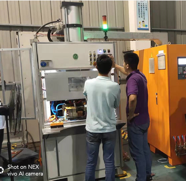 安嘉售后工程師給客戶現場培訓