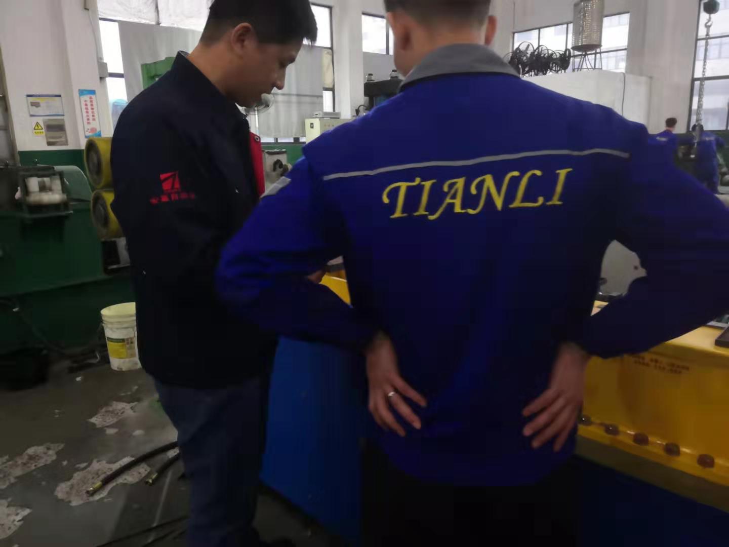 安嘉售后工程師給客戶現場培訓