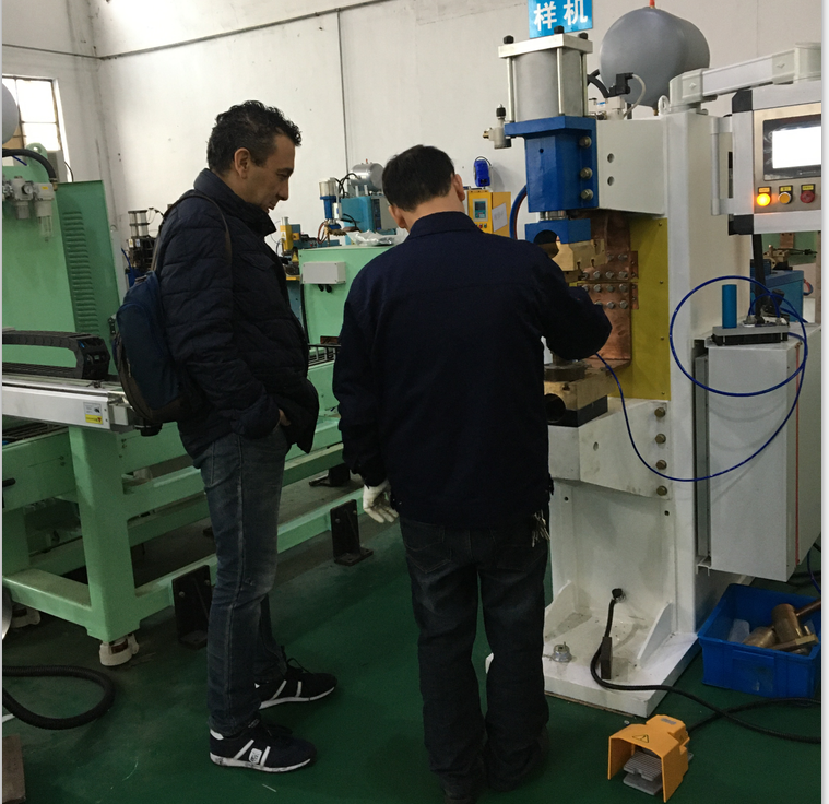 意大利客戶來廠驗收中頻點焊機