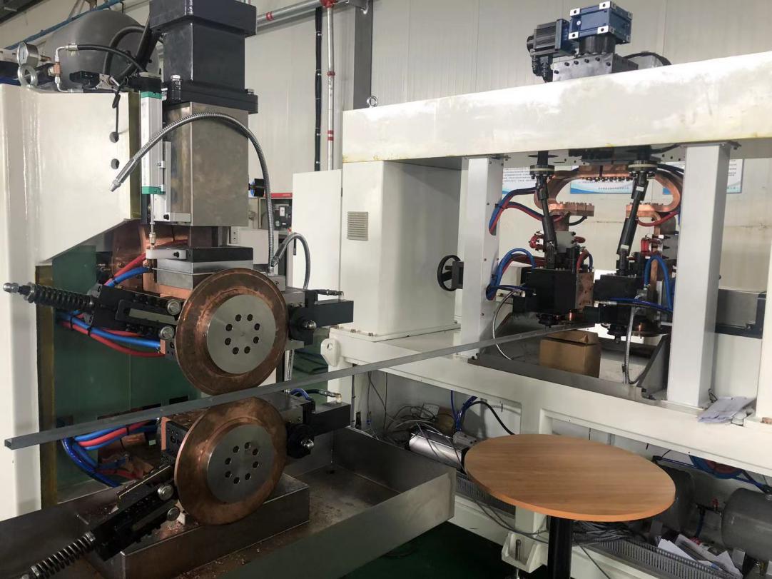 太陽能支架龍門縫焊機